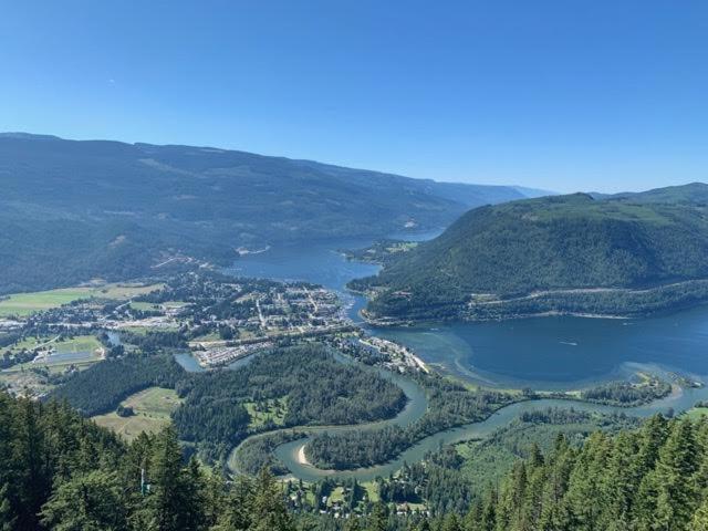 Pines Motel Sicamous Zewnętrze zdjęcie