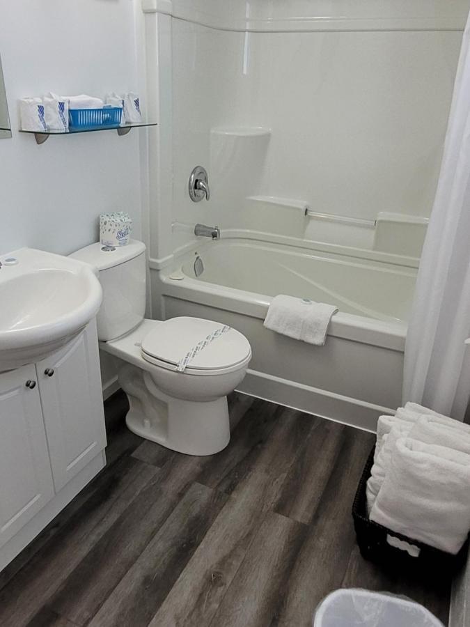 Pines Motel Sicamous Zewnętrze zdjęcie