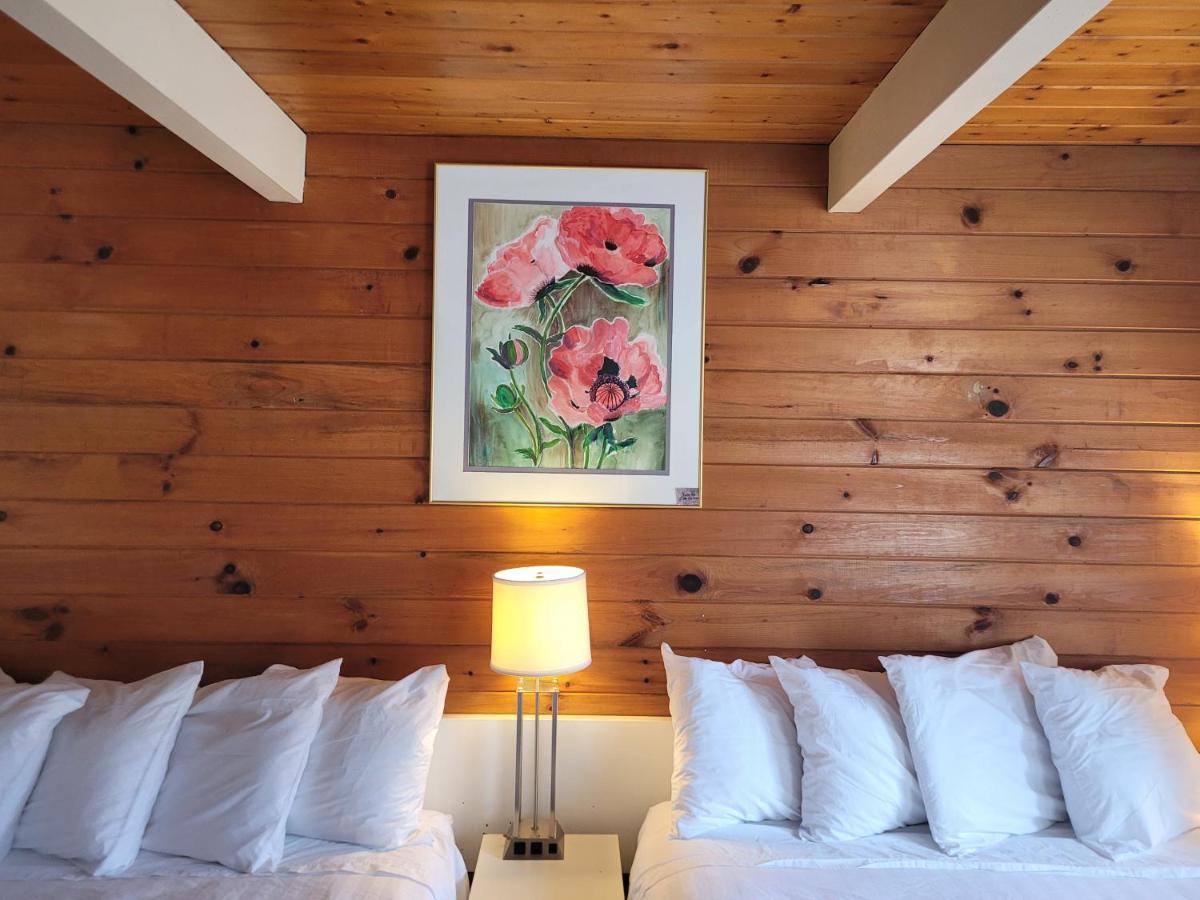 Pines Motel Sicamous Zewnętrze zdjęcie